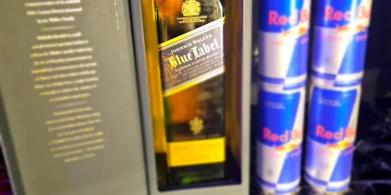 JOHNNIE WALKER BLUE LAVEL + 4 REDBULL