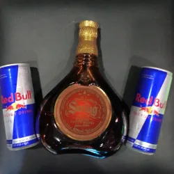 Johnnie Walker SWING + 2 Redbull