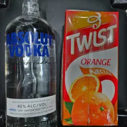Vodka absolut LT + 1 LT jugo de Naranja 