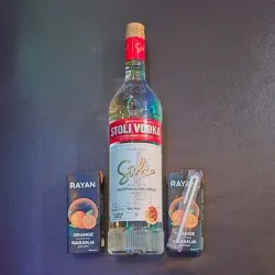 Vodka Stoli + 4 Jugos de Naranja