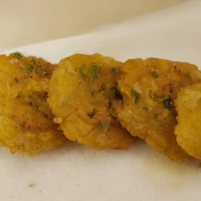 Tostones al ajillo