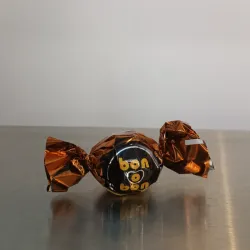Bombón con oblea y relleno sabor a chocolate