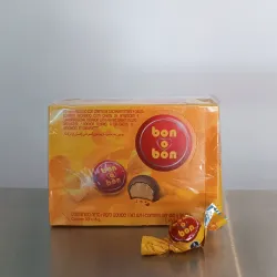 Caja de bombones rellenos con crema de maní y oblea