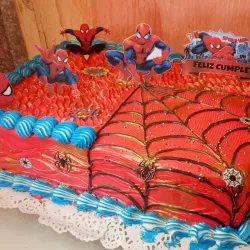 Dulce temático del Hombre Araña