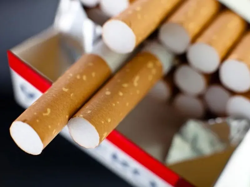 Cigarros y Encendedores