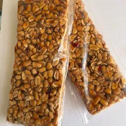 Turrón de maní en grano