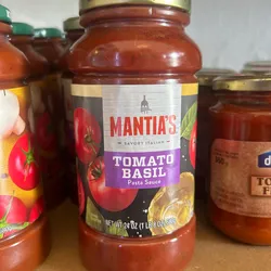 Pasta de tomate con albahaca