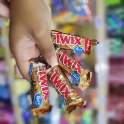 Twix . HERSHEY'S