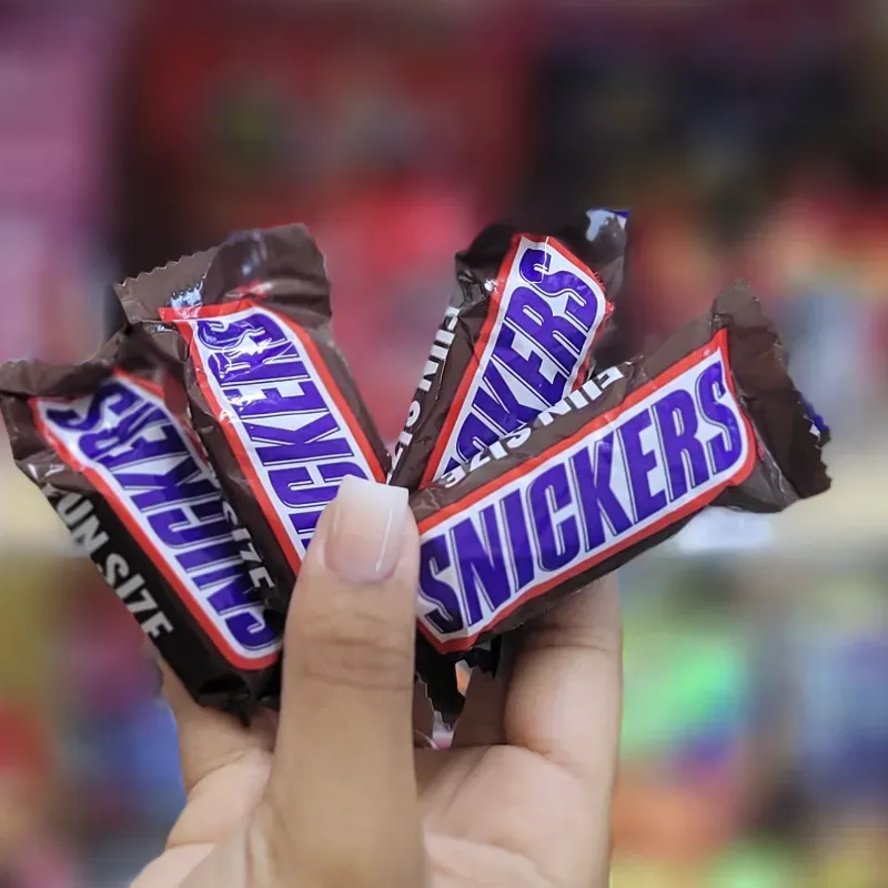 Snickers. HERSHEY'S 