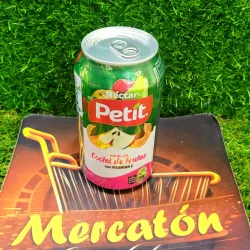 Jugo de coctel de frutas.PETIT