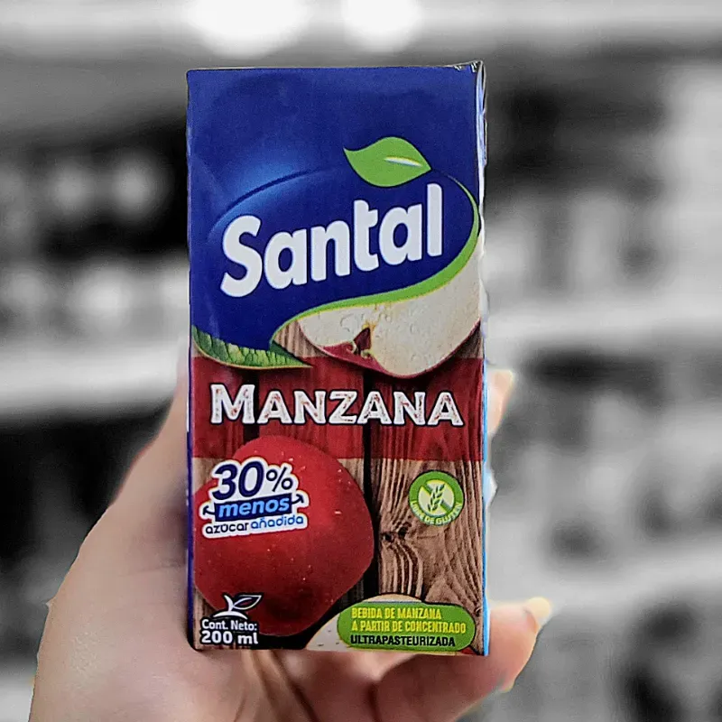 Jugo de manzana . SANTAL