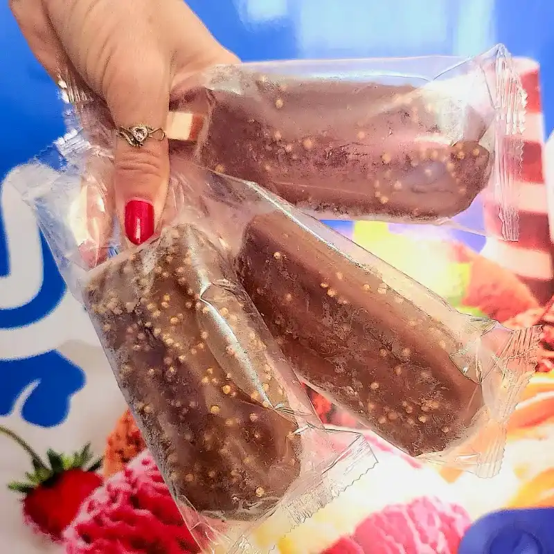 Paletica de vainilla con cobertura de chocolate y cereal