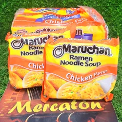 Sopa instantánea sabor pollo.MARUCHAN
