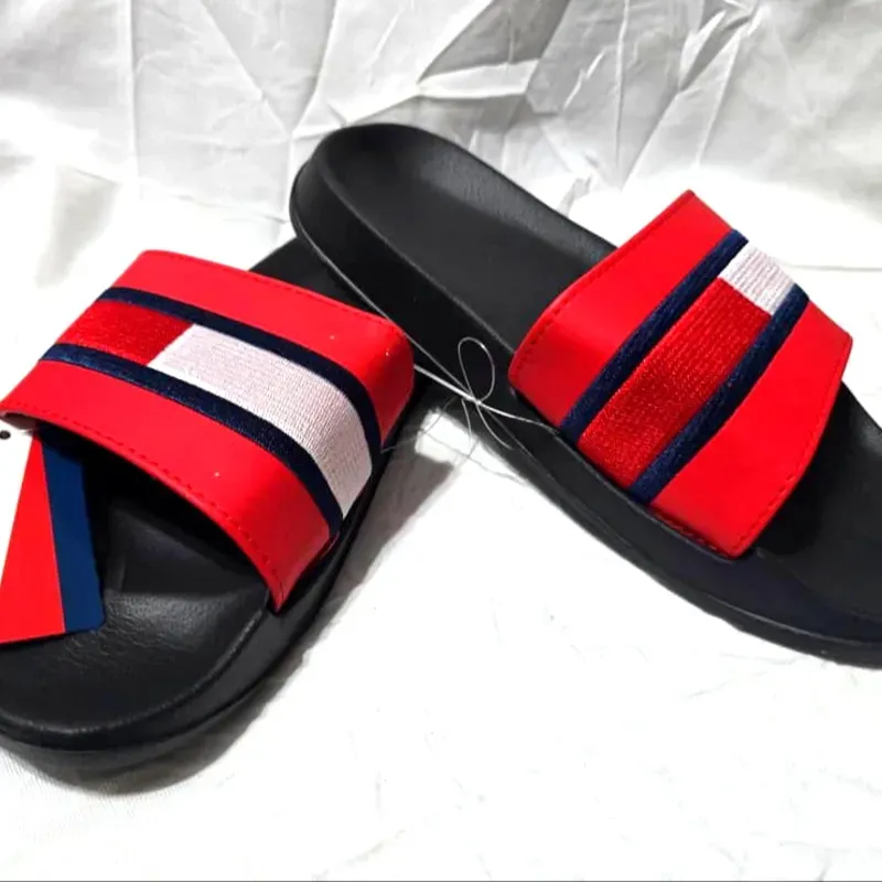 Chancletas Engomadas Negras y Rojas