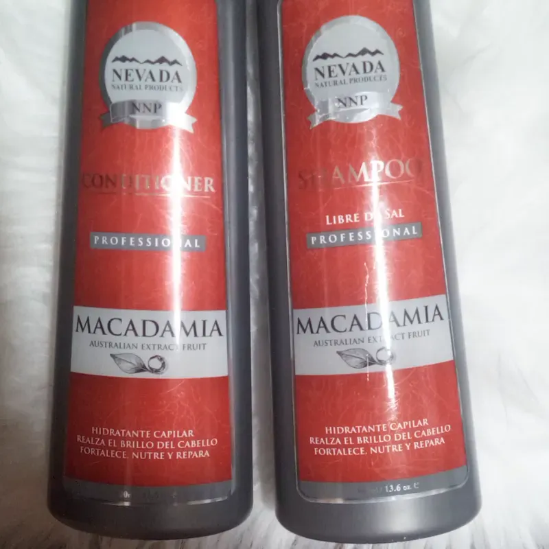 Juego de shampoo y acondicionador. 