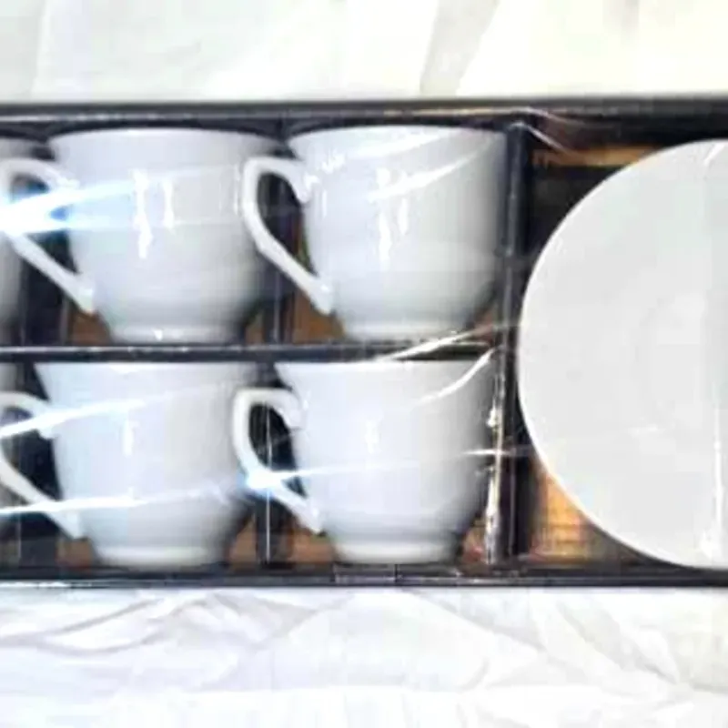 Ser de 6 tazas y 6 platos