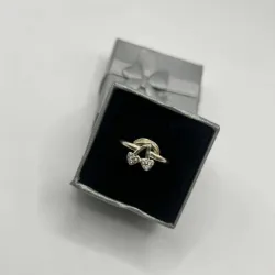Anillo de cereza con piedritas