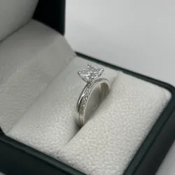Anillo de compromiso