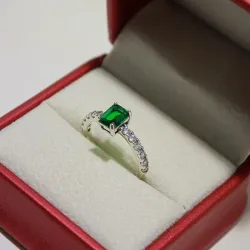 Anillo de cuadro verde