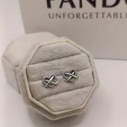 Aretes de corazón infinito