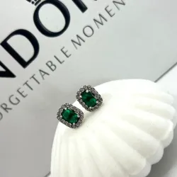 Aretes de piedra verde