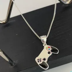 Cadena con dije de consola