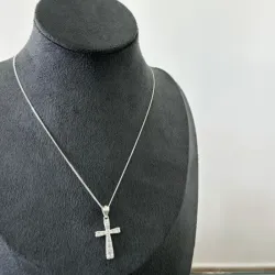Cadena con dije de crucifijo