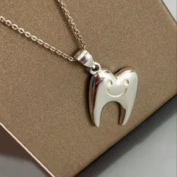 Cadena con dije de muela