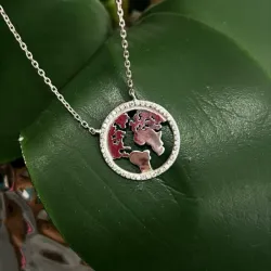 Cadena con dije de mundo
