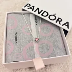 Cadena de corazón rosa