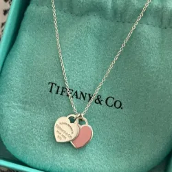 Cadena de doble corazón rosa