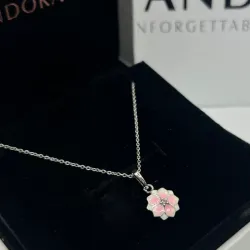 Cadena de flor rosa
