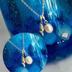 Cadena de perla y caracol marino