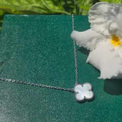 Cadena de trébol blanco