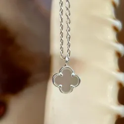 Cadena imitación Van Cleef de trébol blanco