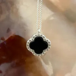 Cadena imitación Van Cleef de trébol negro con piedritas