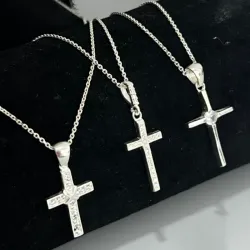 Cadenas con dijes de crucifijos