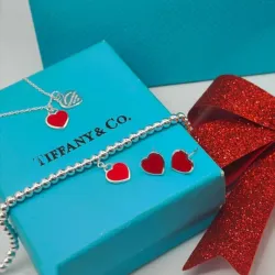 Conjunto de corazón rojo