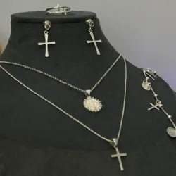 Conjunto de crucifijos