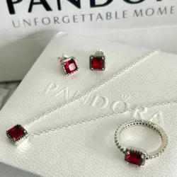 Conjunto de cuadros rojo