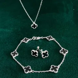 Conjunto negro de trébol pequeño