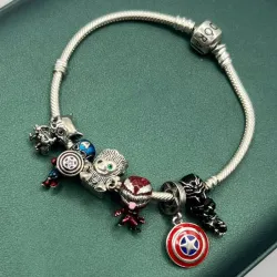 Pulsera con temática de Avengers