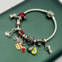 Pulsera con temática de comida