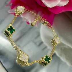Pulsera de tréboles verde y blanco