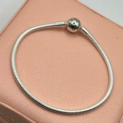 Pulsera flexible con cierre de bolita
