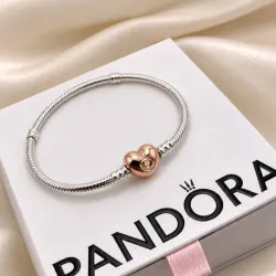 Pulsera flexible con cierre de corazón