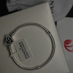 Pulsera flexible de corazón infinito