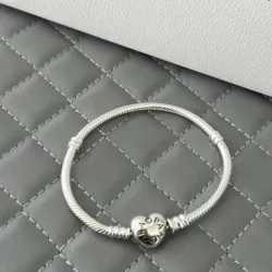 Pulsera flexible de corazón
