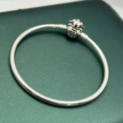 Pulsera rígida de Stich