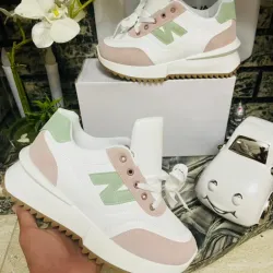 New balance con la N en verde 